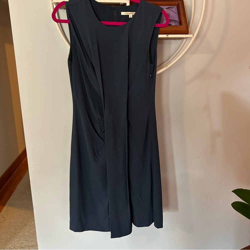 Diane Von Furstenberg Women's 6 Blue Lined Side Zip Sleeveless Dress